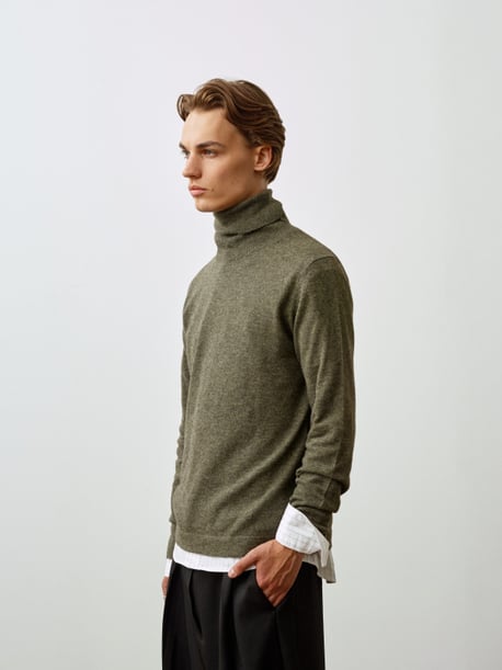 Lav No. 2 w/ turtleneck
