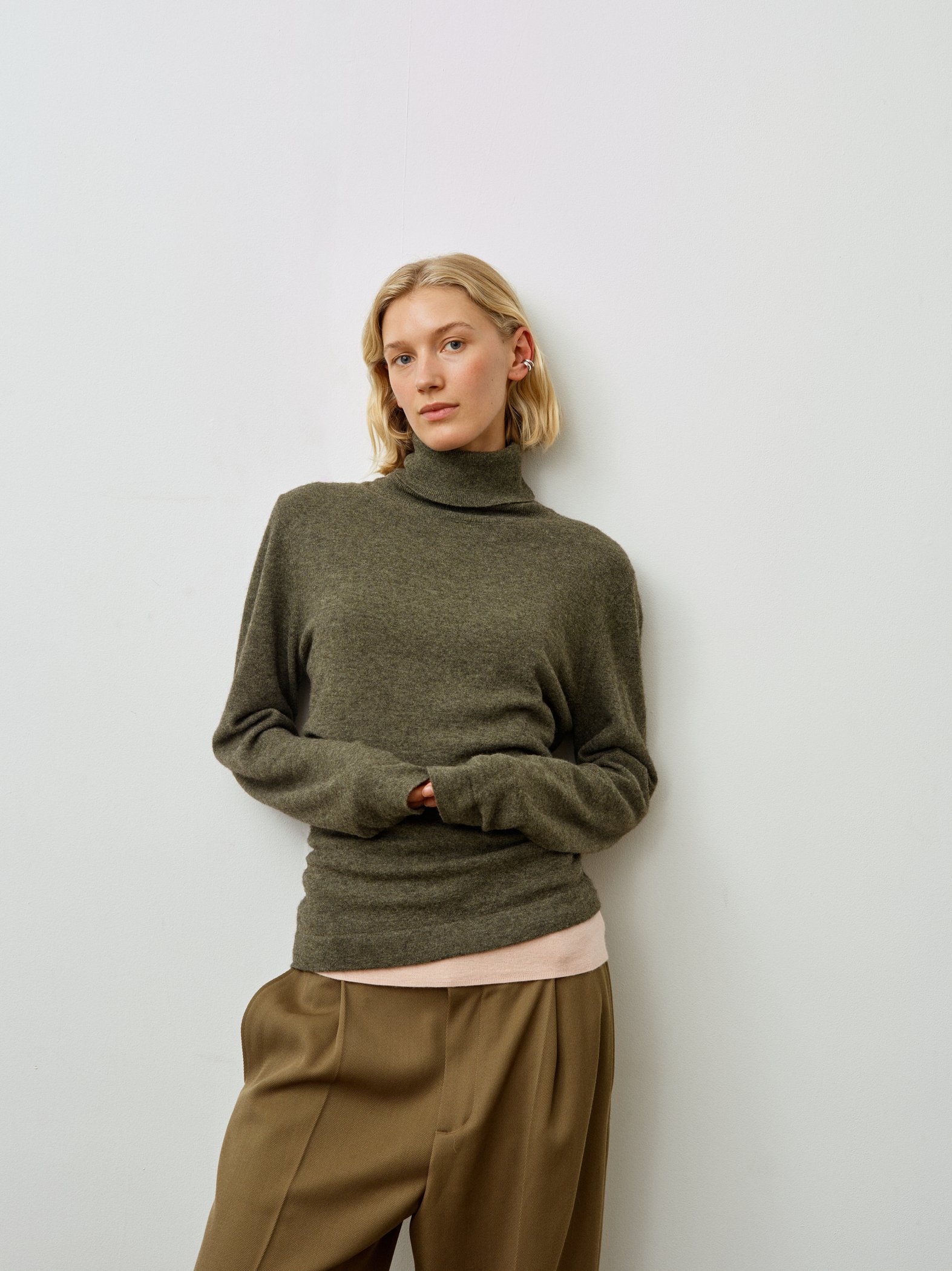 Lav No. 2 w/ turtleneck