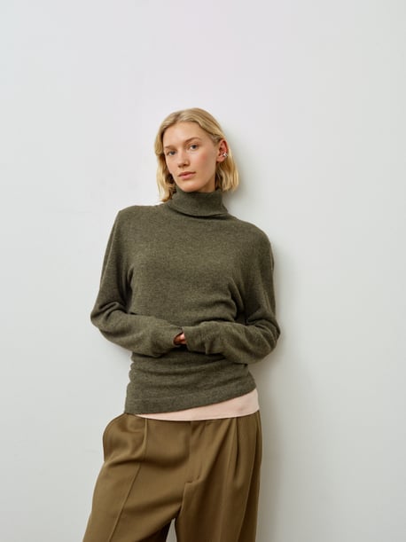 Lav No. 2 w/ turtleneck