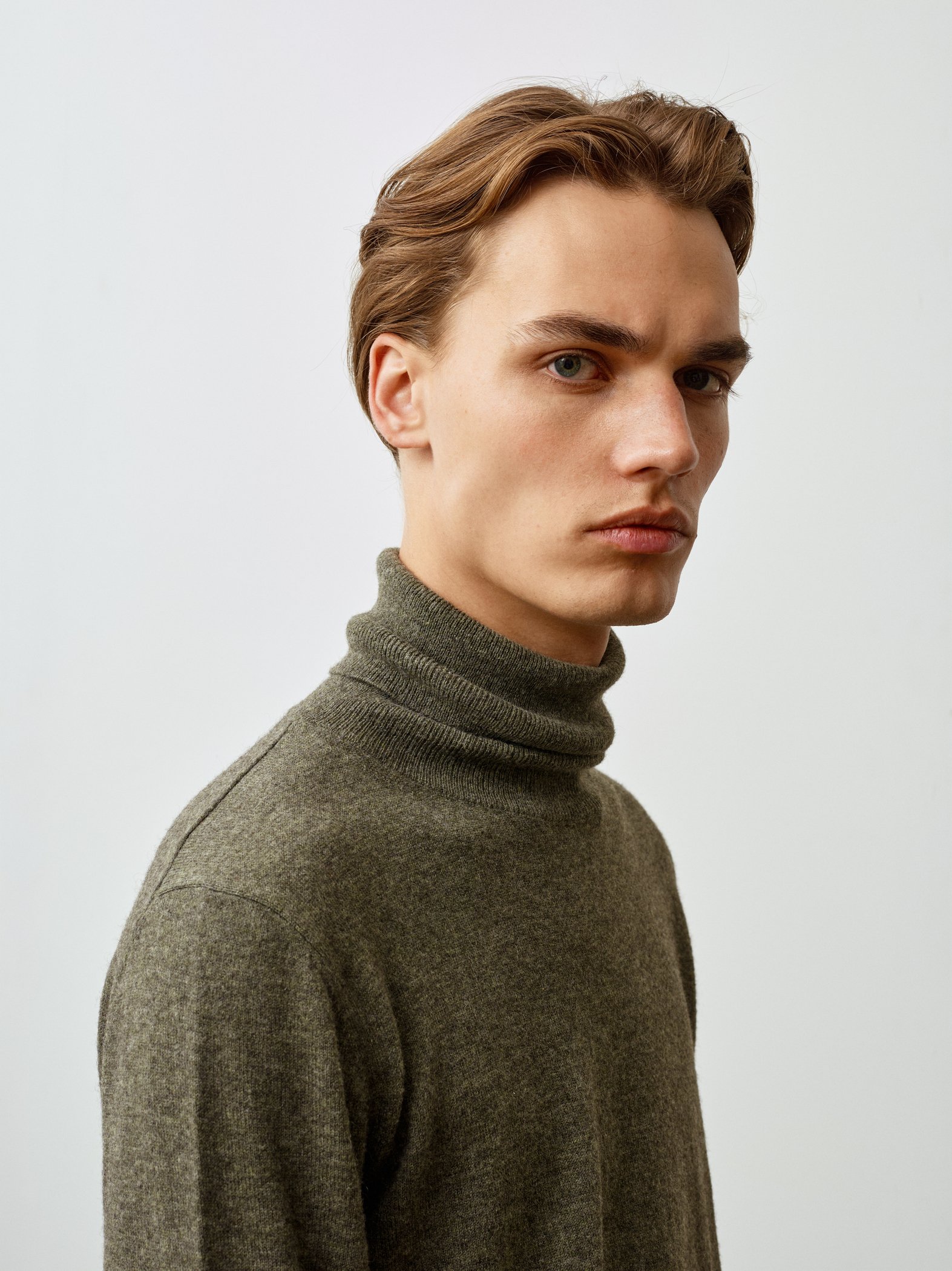 Lav No. 2 w/ turtleneck