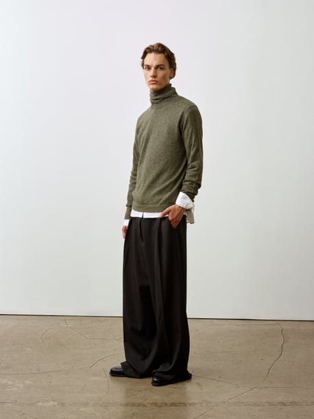 Lav No. 2 w/ turtleneck