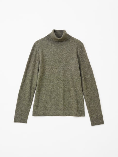 Lav No. 2 w/ turtleneck