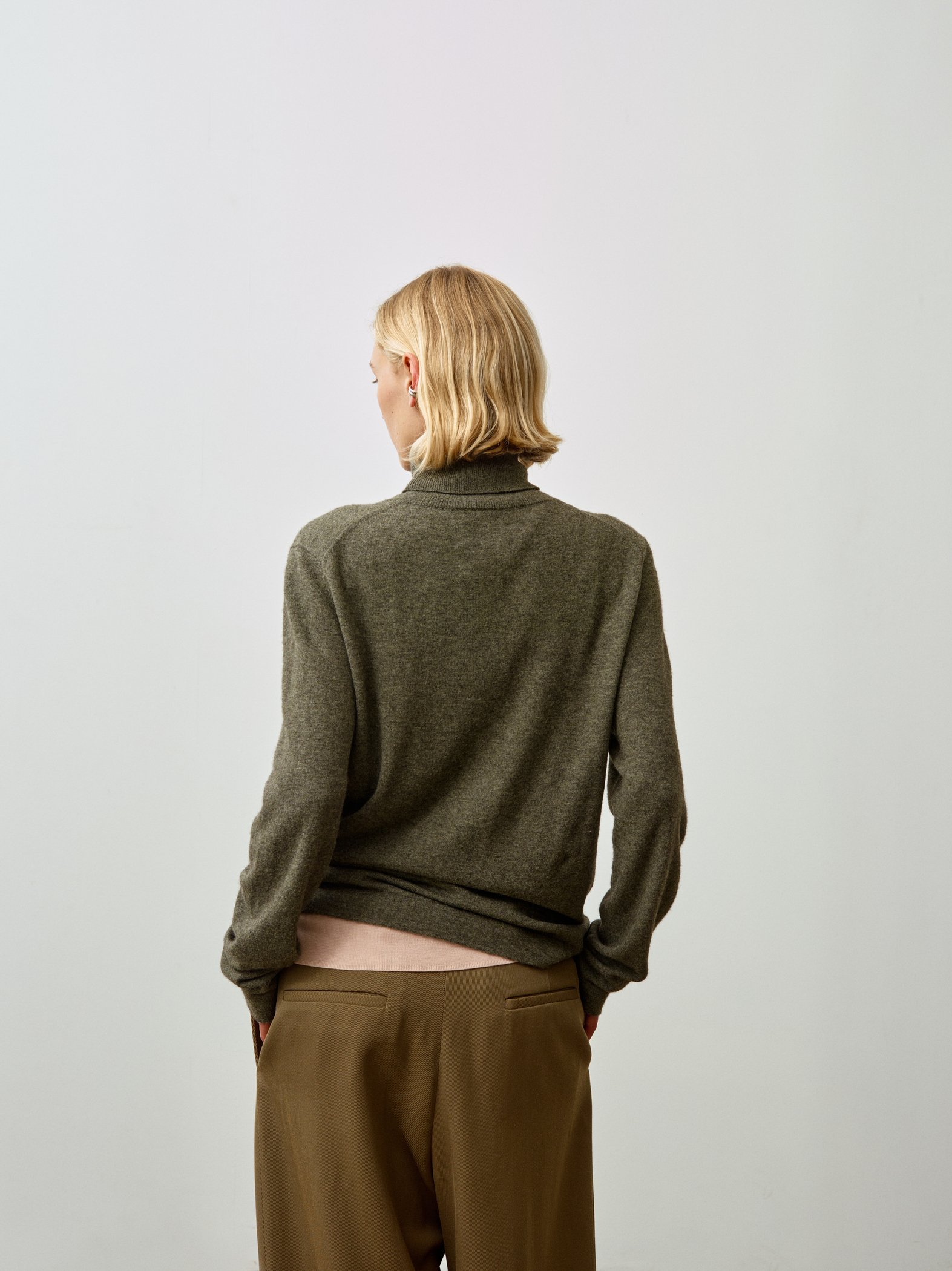 Lav No. 2 w/ turtleneck